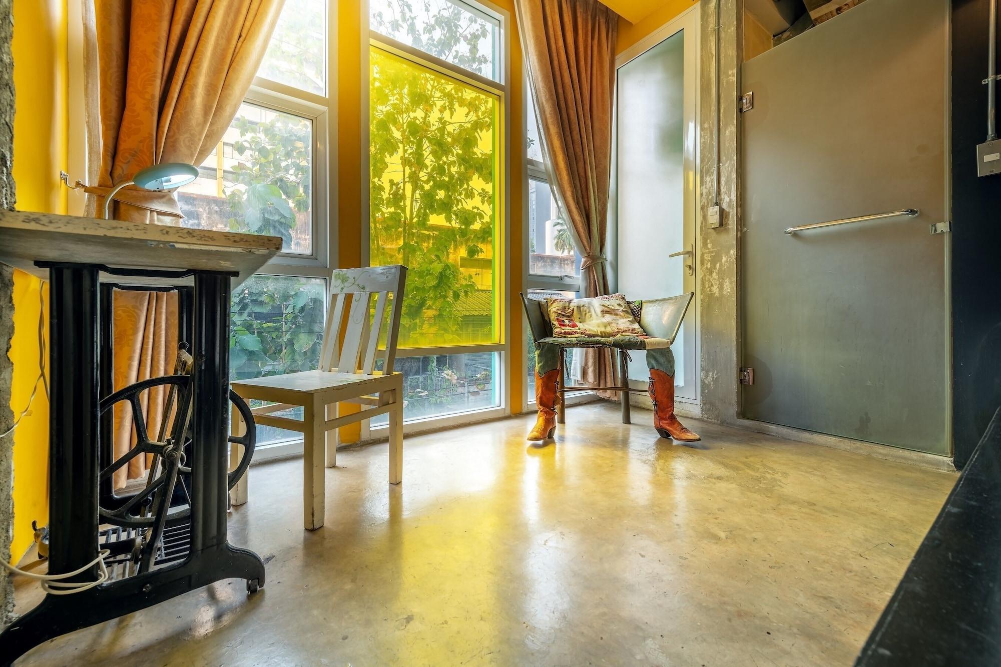 Silom Art Hostel Bangkok Kültér fotó