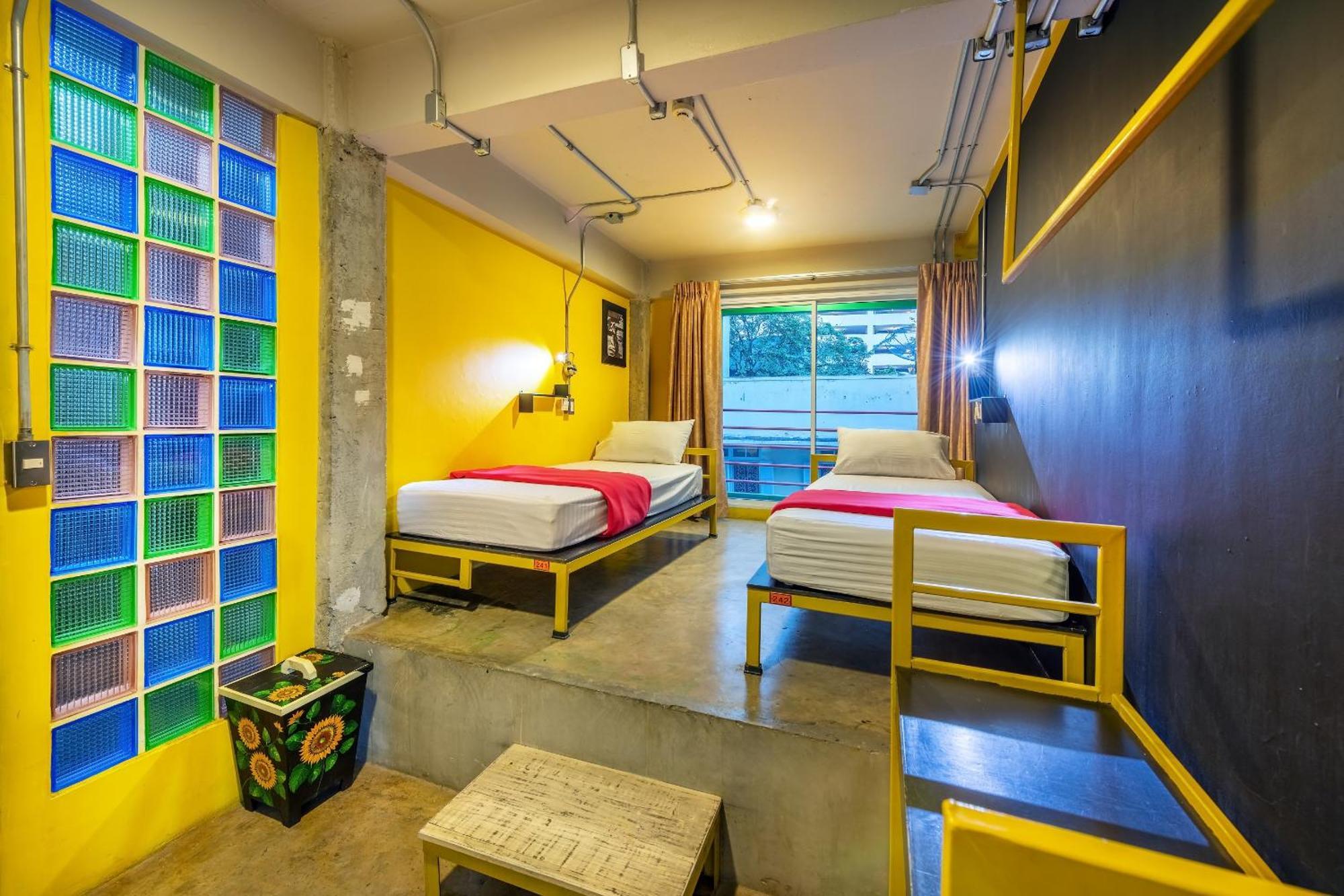 Silom Art Hostel Bangkok Kültér fotó