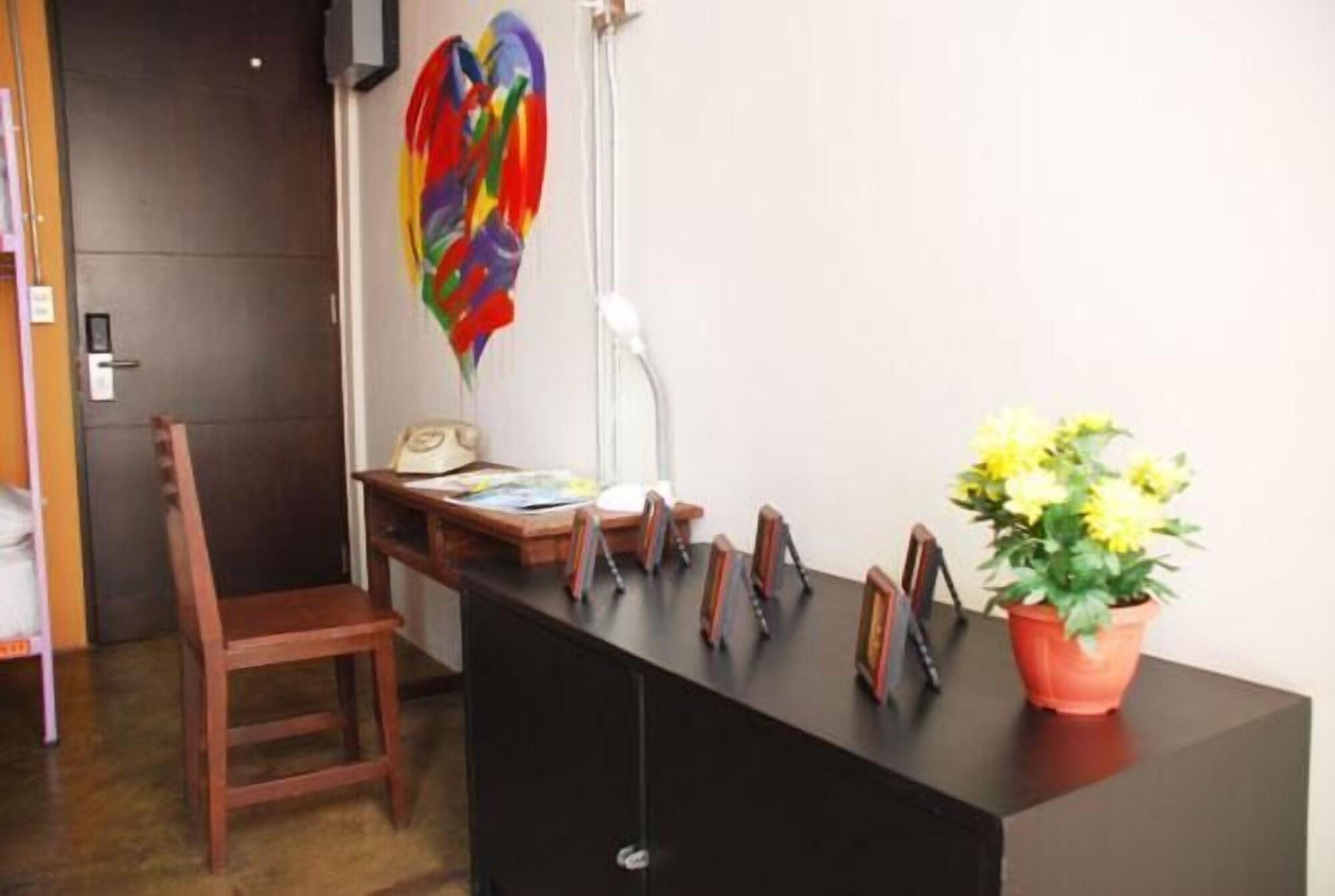 Silom Art Hostel Bangkok Kültér fotó