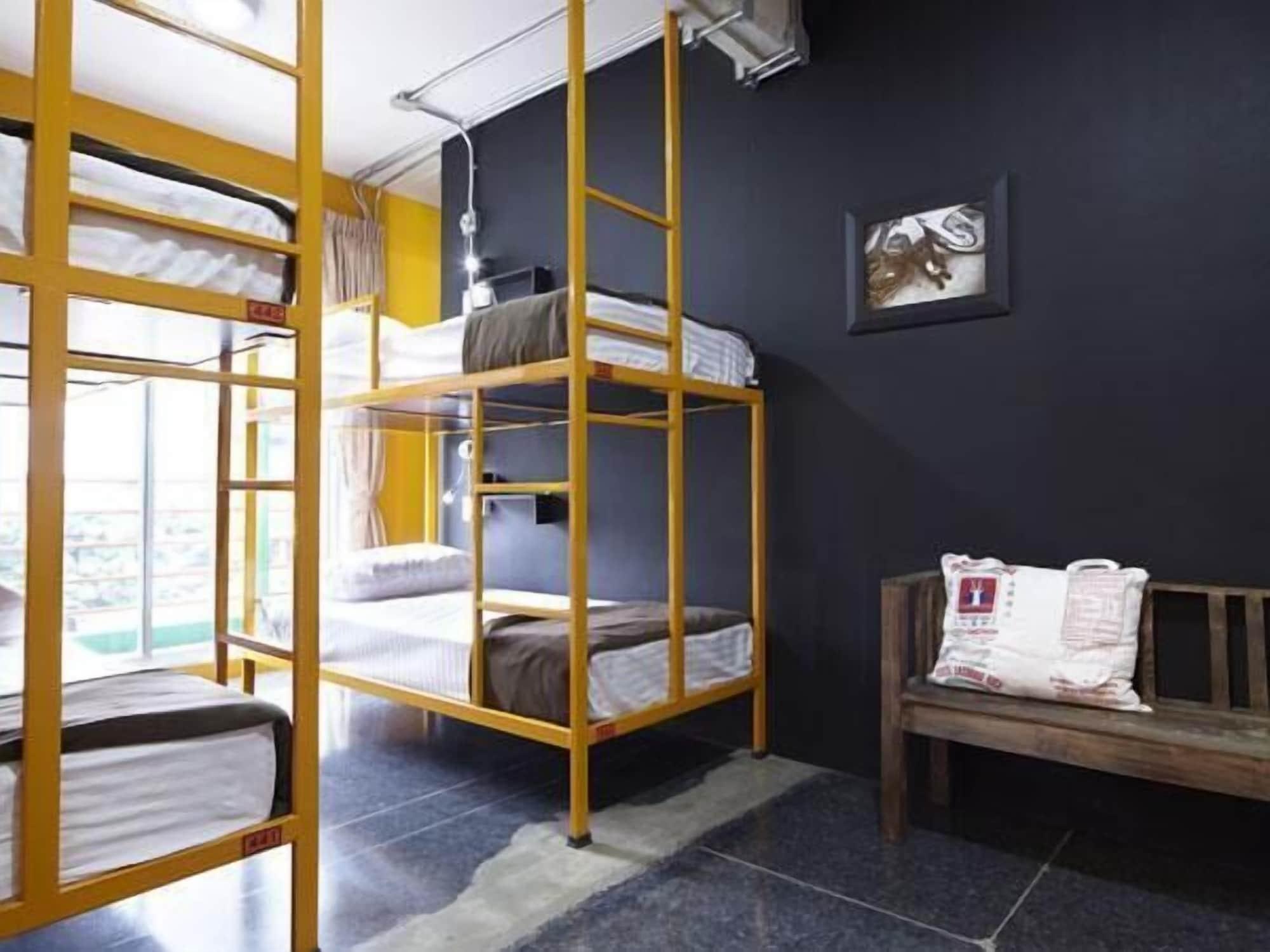 Silom Art Hostel Bangkok Kültér fotó