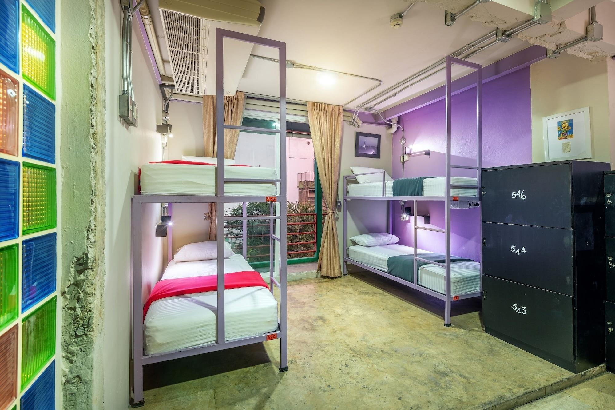 Silom Art Hostel Bangkok Kültér fotó