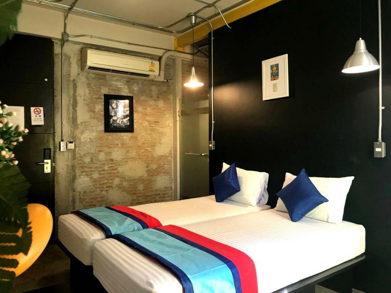 Silom Art Hostel Bangkok Kültér fotó