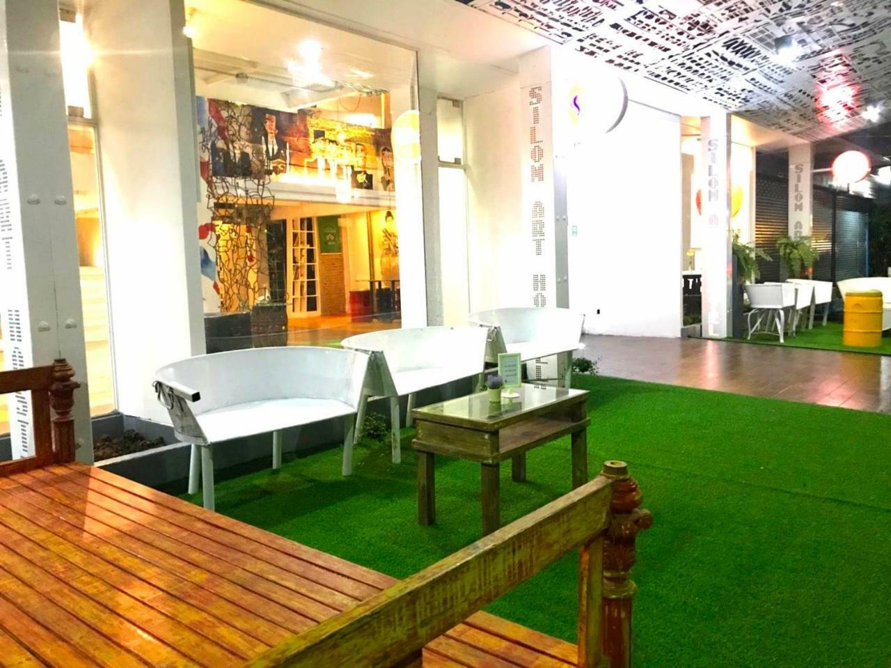 Silom Art Hostel Bangkok Kültér fotó