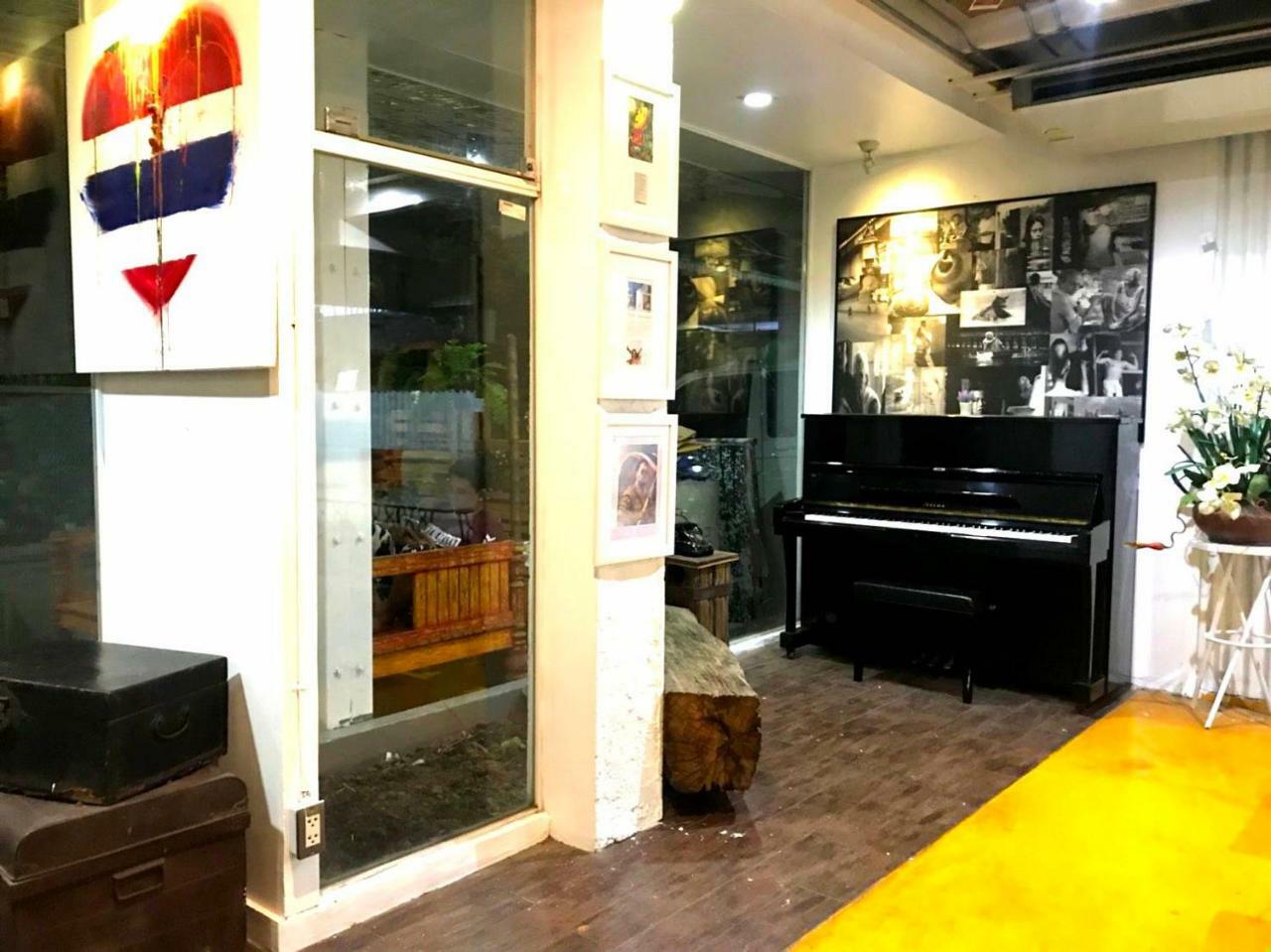 Silom Art Hostel Bangkok Kültér fotó