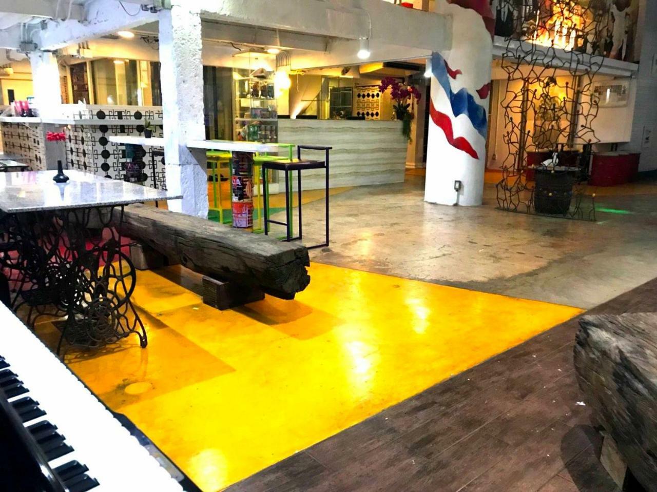 Silom Art Hostel Bangkok Kültér fotó