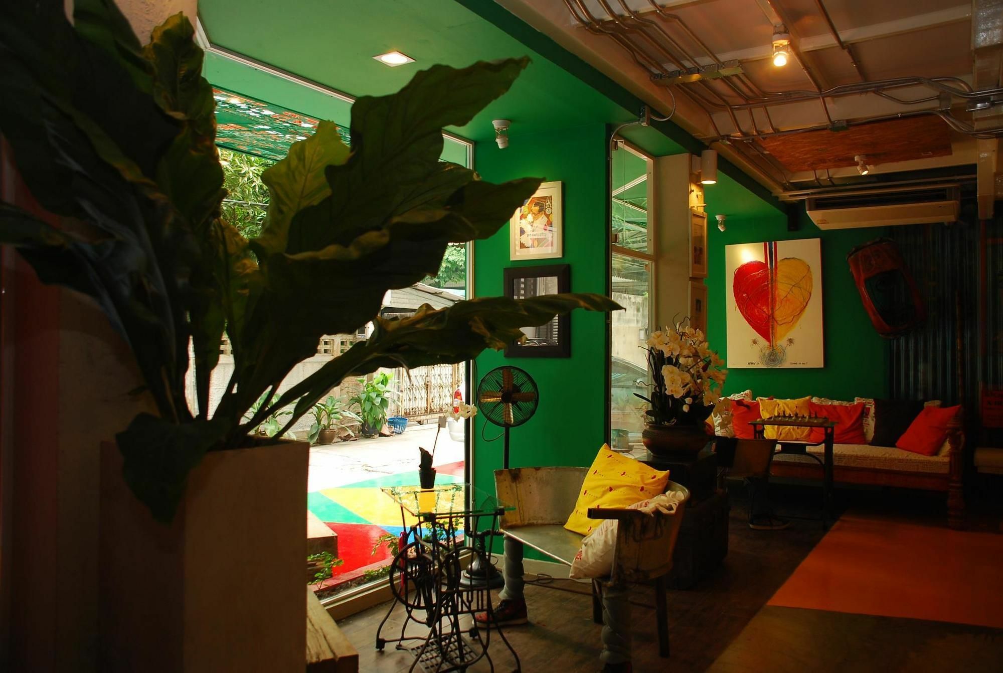 Silom Art Hostel Bangkok Kültér fotó