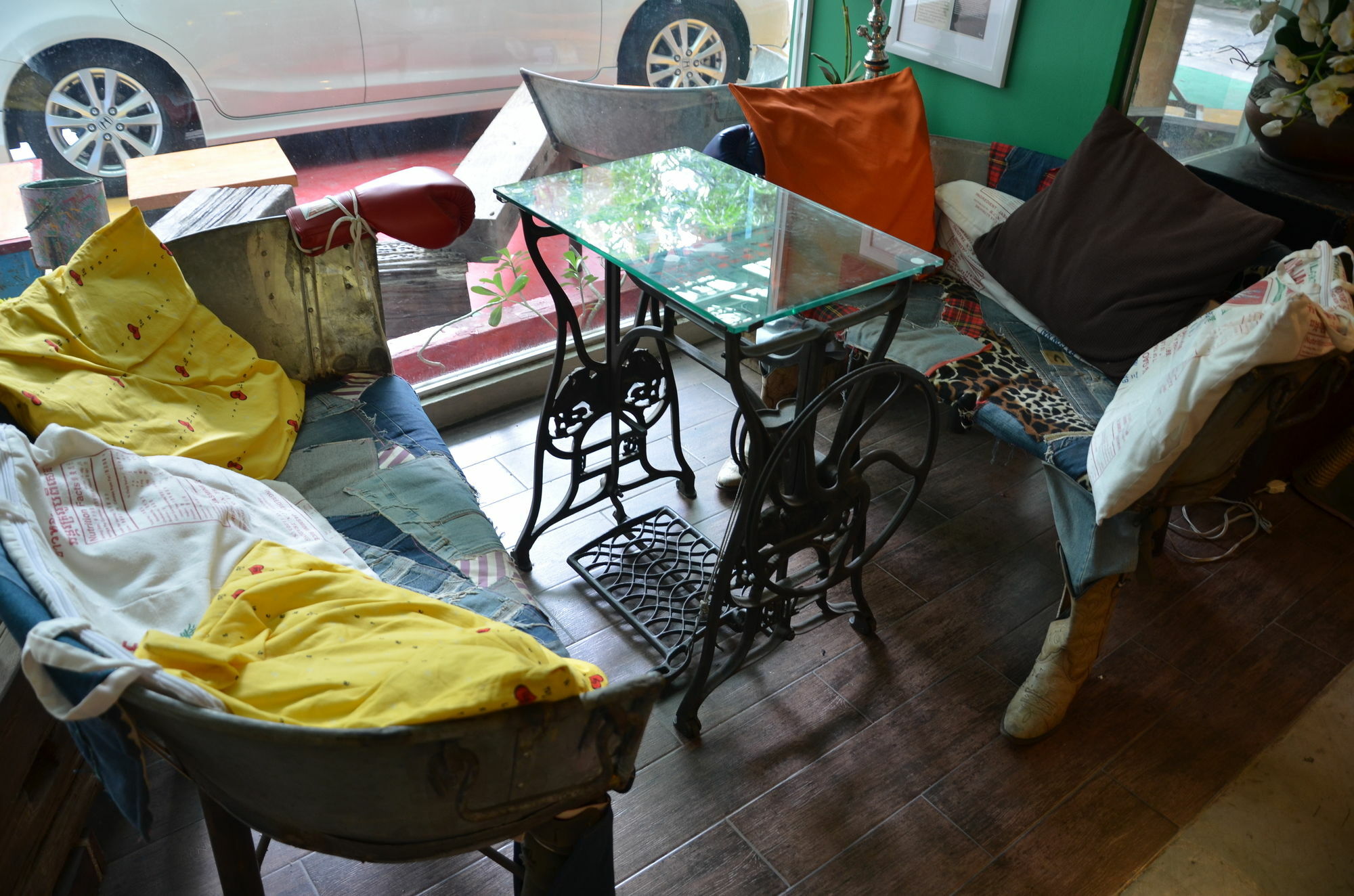 Silom Art Hostel Bangkok Kültér fotó