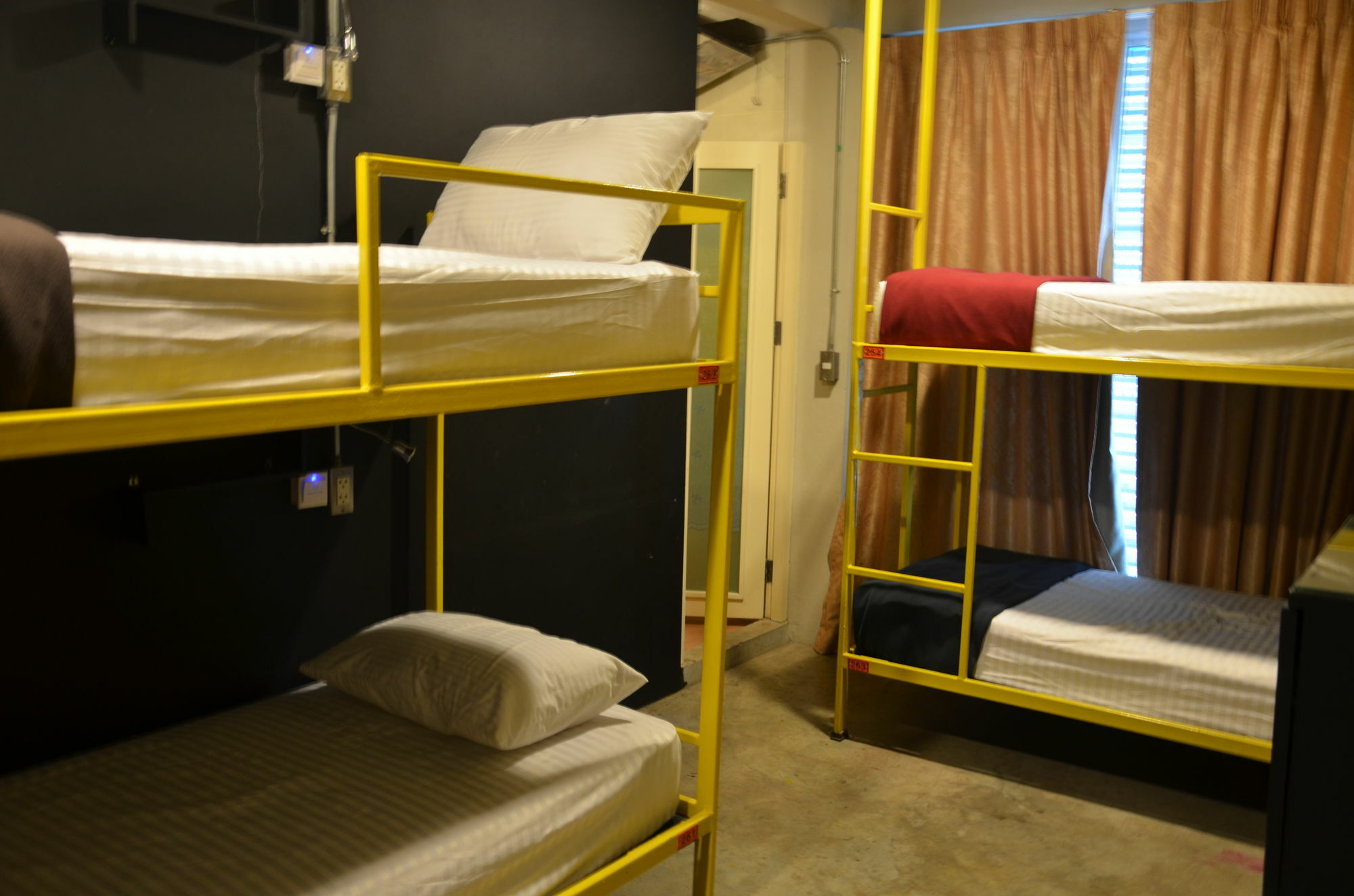 Silom Art Hostel Bangkok Kültér fotó