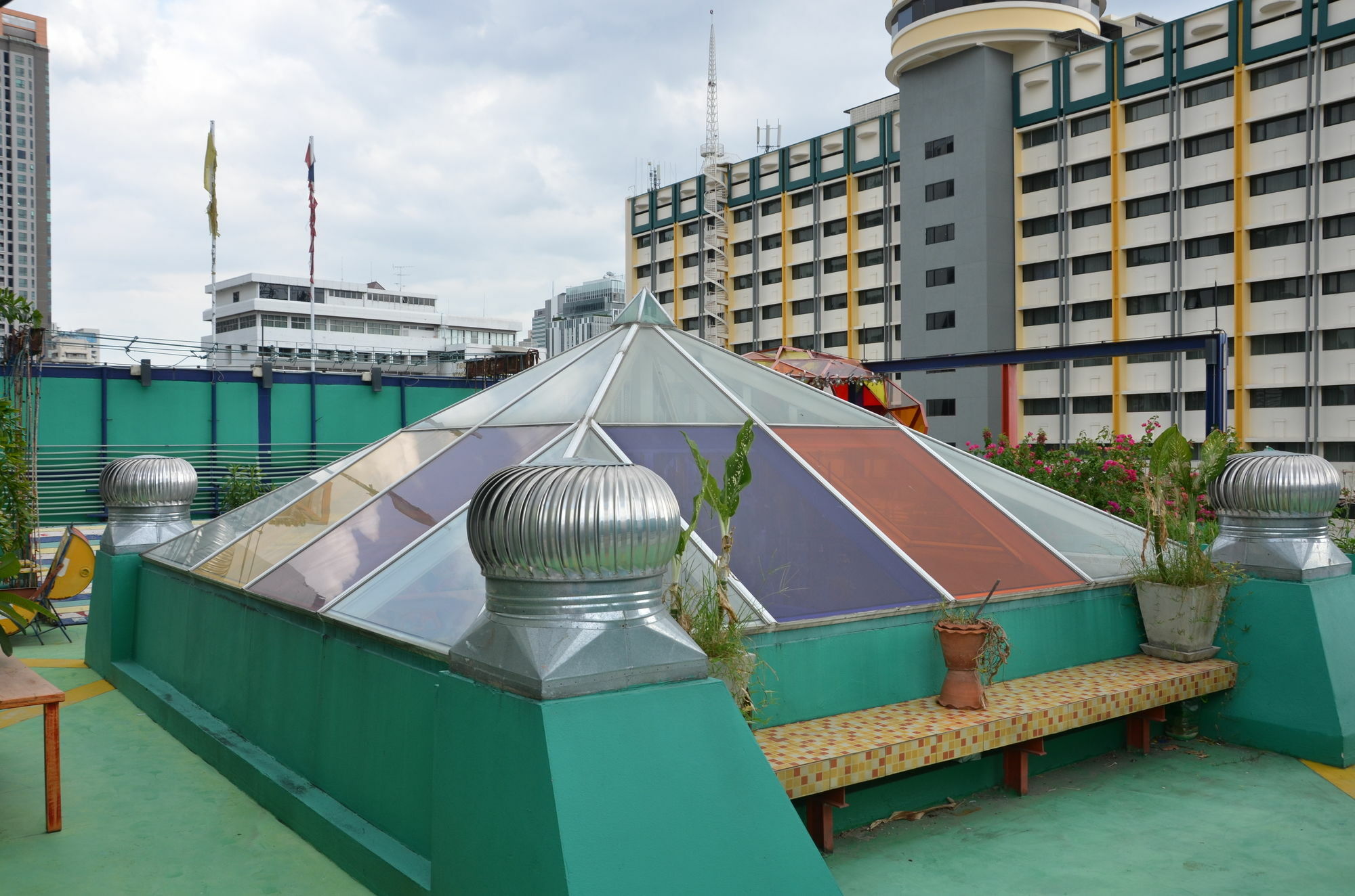 Silom Art Hostel Bangkok Kültér fotó