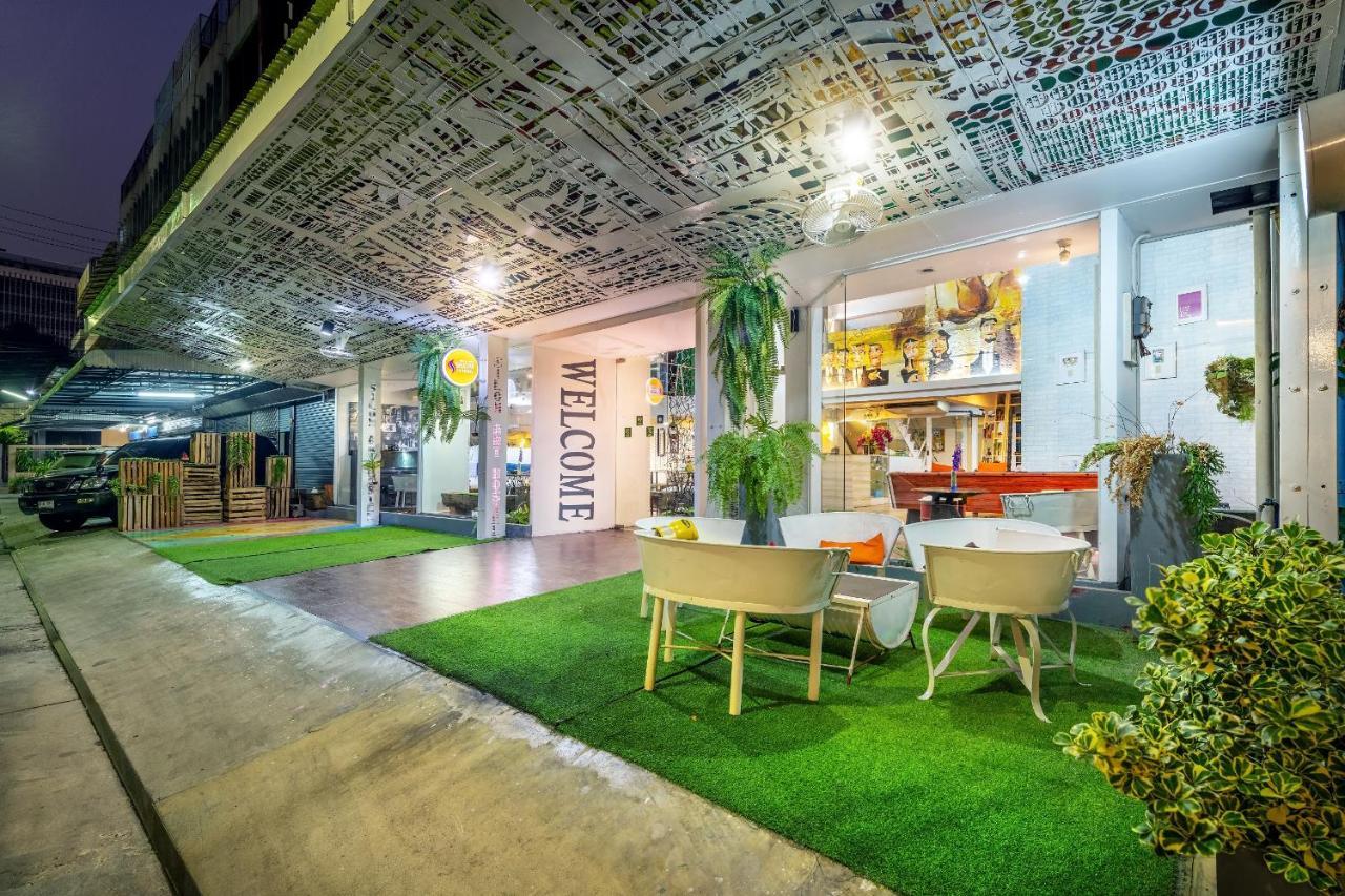 Silom Art Hostel Bangkok Kültér fotó