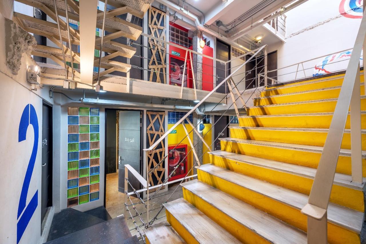Silom Art Hostel Bangkok Kültér fotó